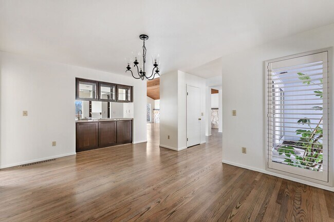 Building Photo - 4-Bedroom Luxury Home for Rent by Portland...