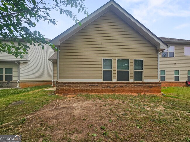 Building Photo - 213 Daisy Cir