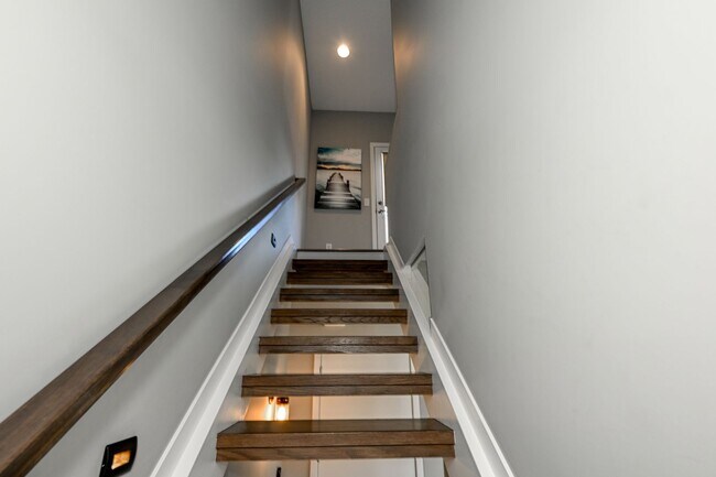 Building Photo - 18875 Riversouth Terrace