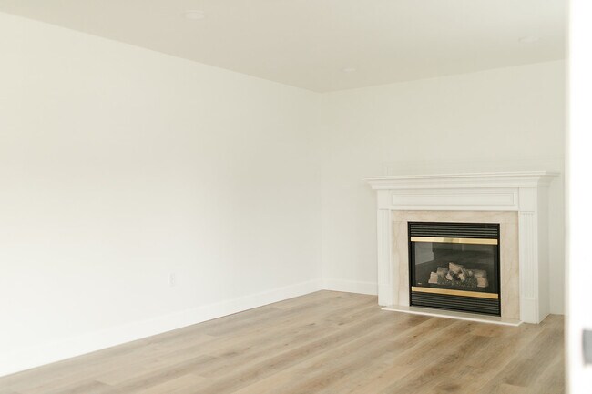 Building Photo - 1745 State St