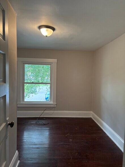 Building Photo - 332 W High St