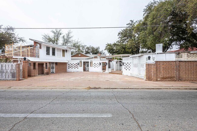 Building Photo - 1420 Corpus Christi St