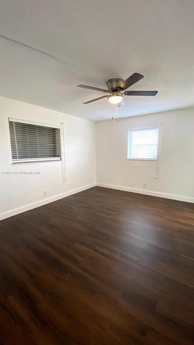 Building Photo - 2640 Garden Dr S