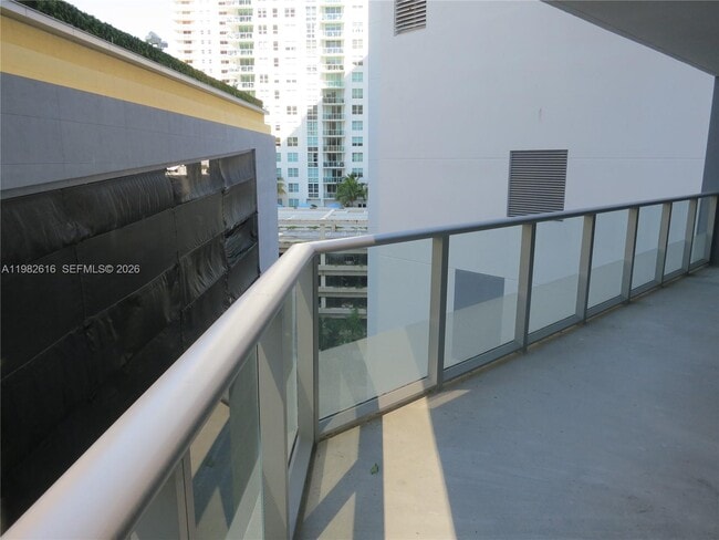 Building Photo - 1300 Brickell Bay Dr