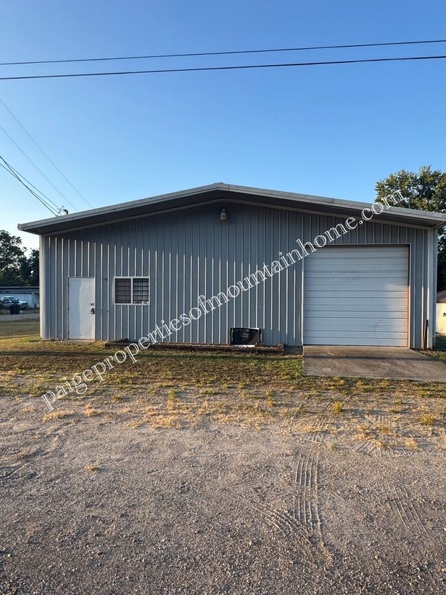 Building Photo - 1,600 Sq Ft Shop Space in Midway, AR – Includes Bathroom with Stand-Up Shower