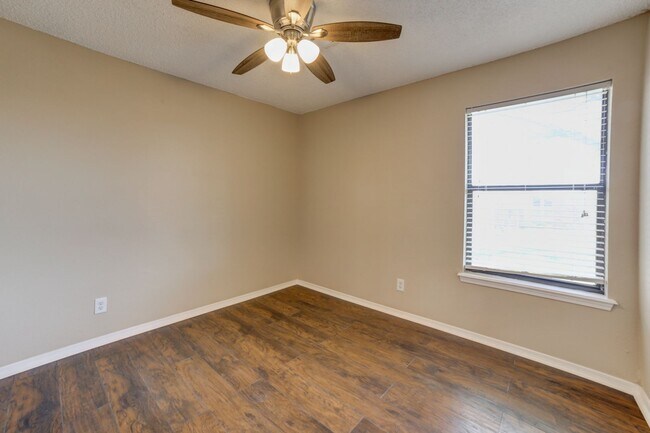 Building Photo - 14628 S Xenophon Ave