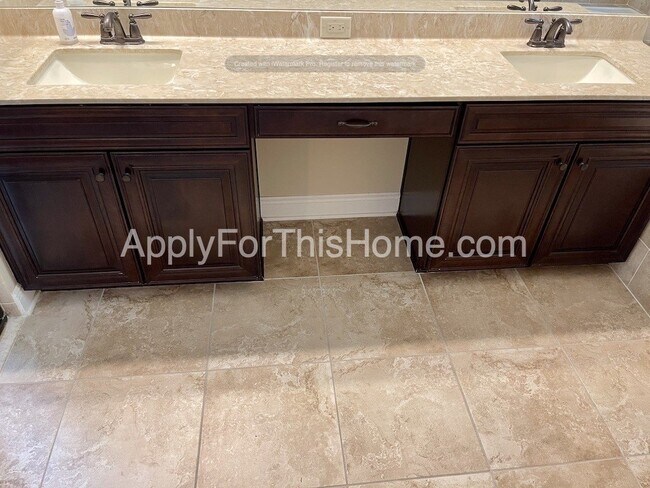 Building Photo - Single Family Dream Home in Gated Community