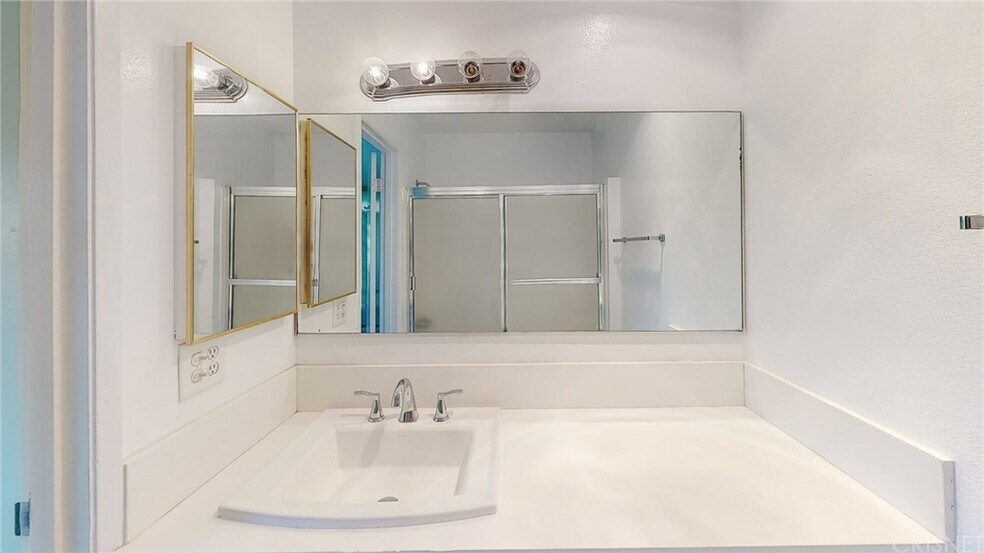 Building Photo - 12157 Moorpark St