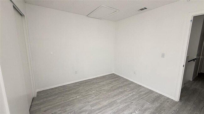 Building Photo - 72 Lakepointe Cir