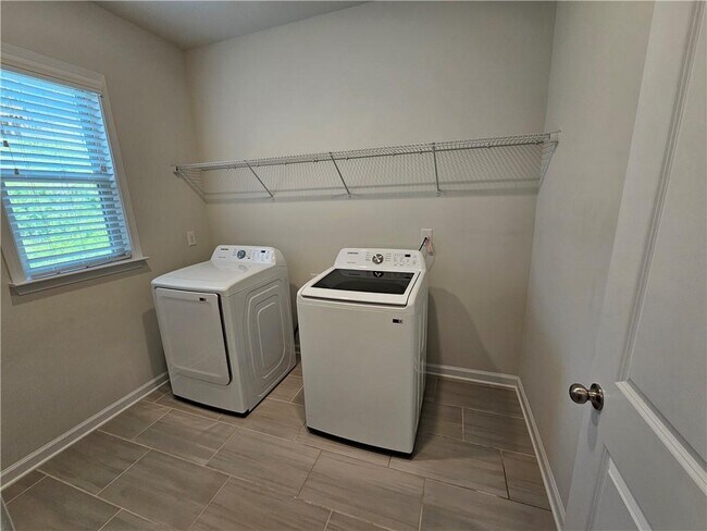 Building Photo - 7875 Tiberon Pkwy