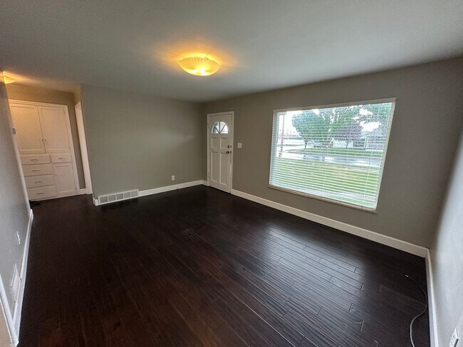 Building Photo - Great 4 Bd Home in Murray
