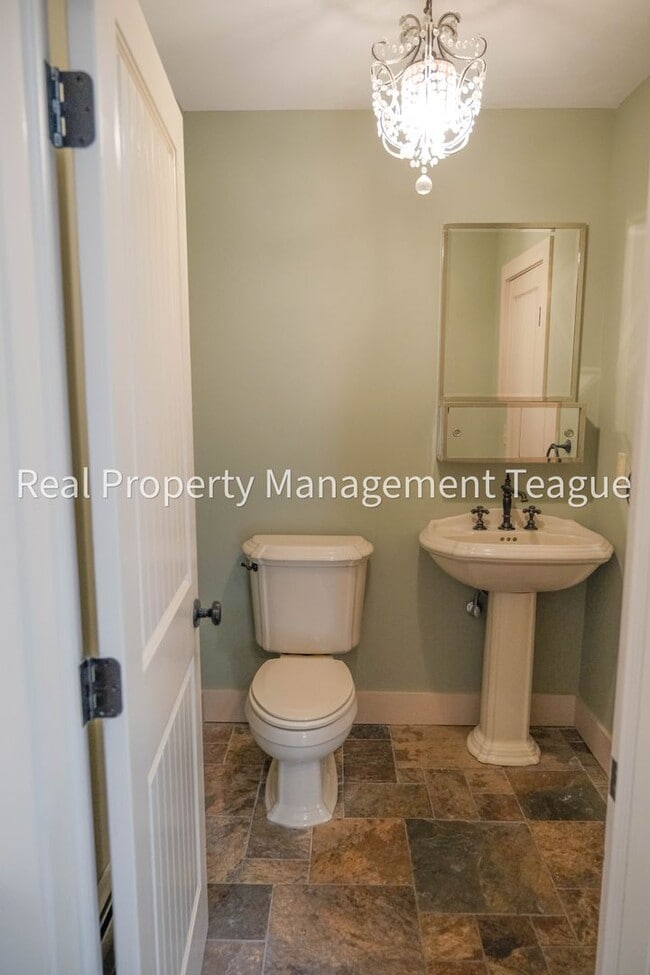 Building Photo - Dream home in Altamont