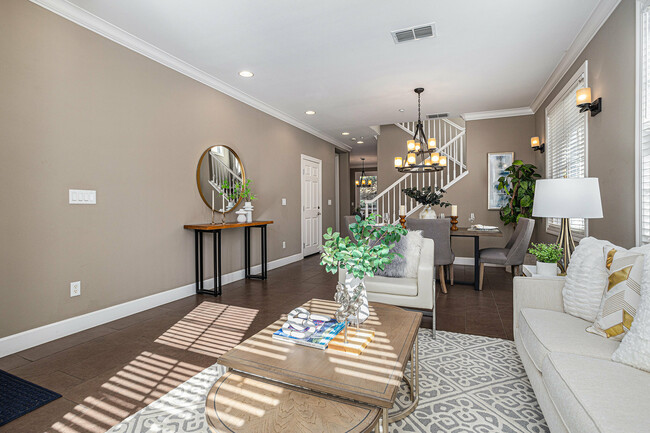 Building Photo - 203 Seacliff Way
