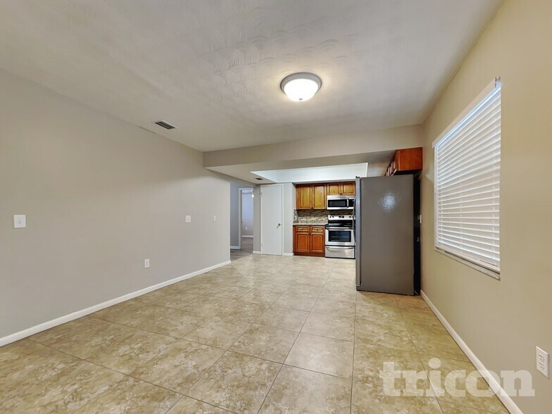 Building Photo - 806 Bills Cir