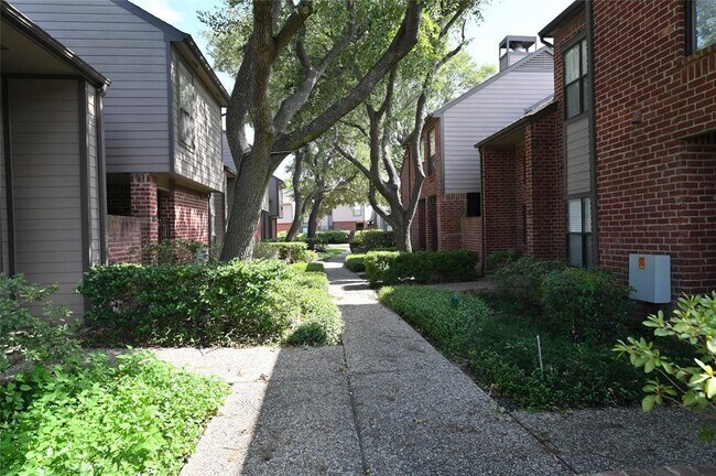 Building Photo - 7447 Cambridge St