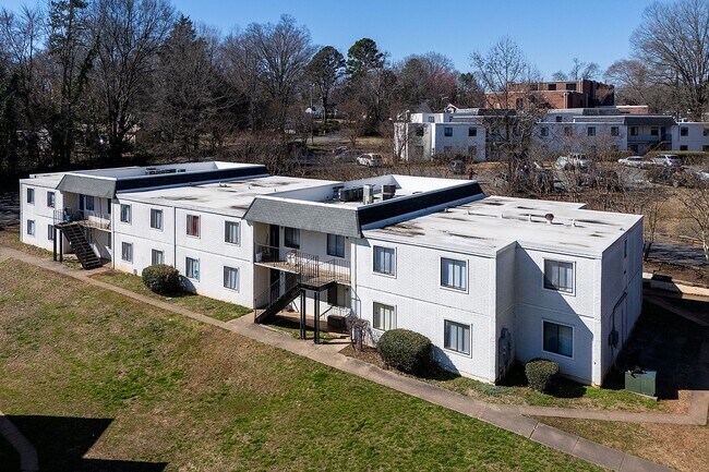 Building Photo - Spacious, affordable two bedroom townhouse just minutes from shopping and dining in Gastonia!