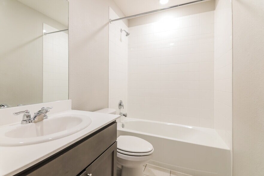 Building Photo - 2618 Saldana Dr