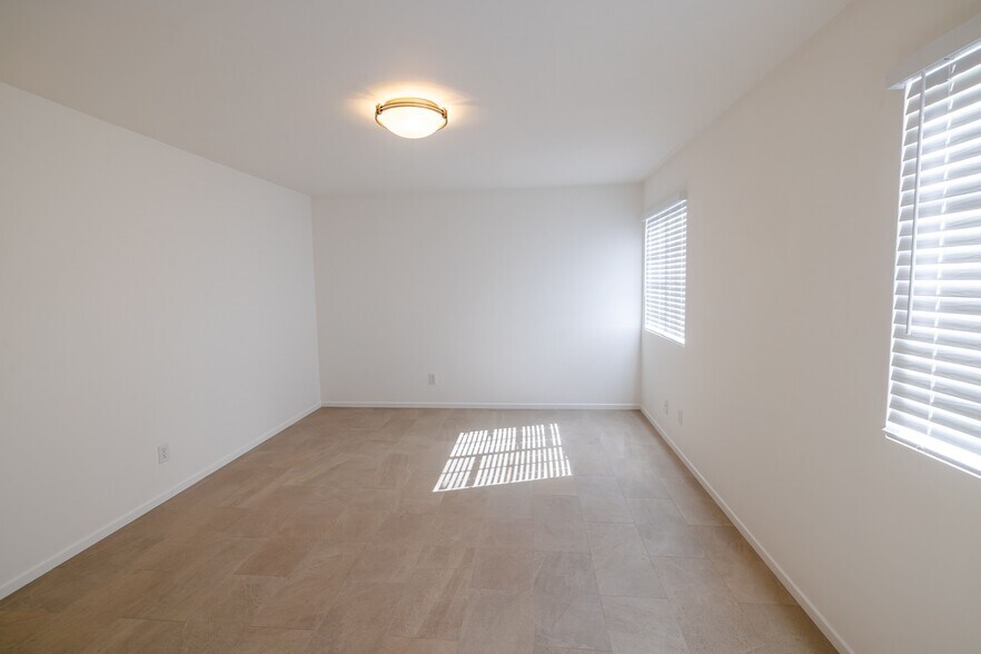 Building Photo - 852 Tamayo Dr