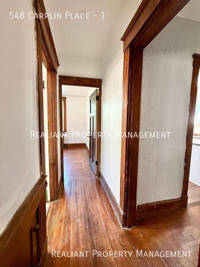 Building Photo - 548 Carplin Pl