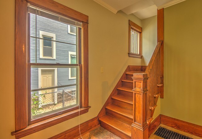 Building Photo - 52 Richards Ave NW