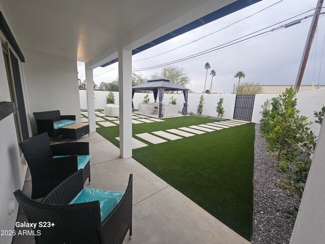 Building Photo - 2817 N 71st Pl