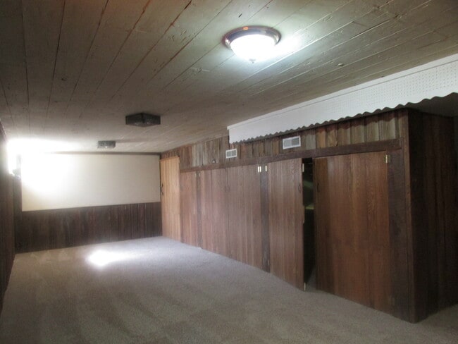 Building Photo - 3 BED | 2 BATH | CARPORT | WEST RAPID