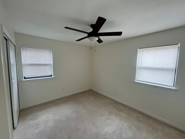 Building Photo - 2708 Janet Way