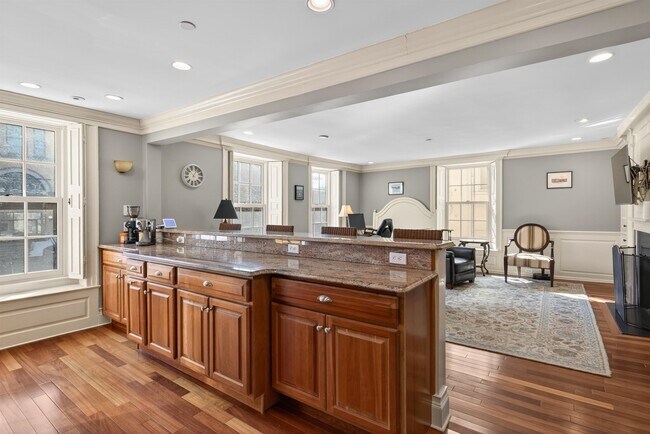 Building Photo - 7 Islington St