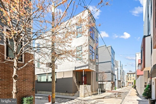 Building Photo - 842 N Leithgow St