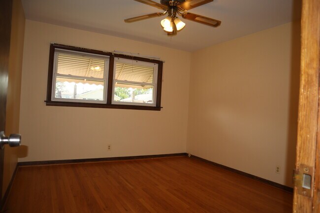 Building Photo - 8755 S Fairfield Ave