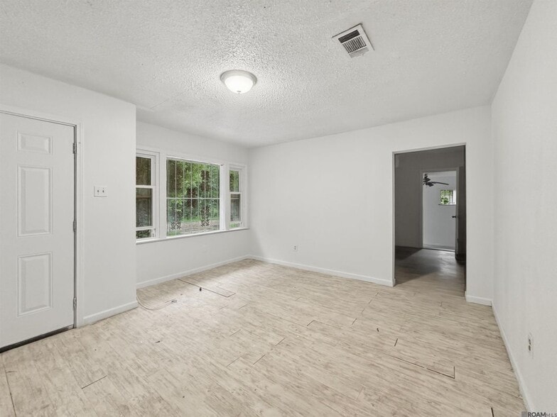 Building Photo - 5156 Linden St