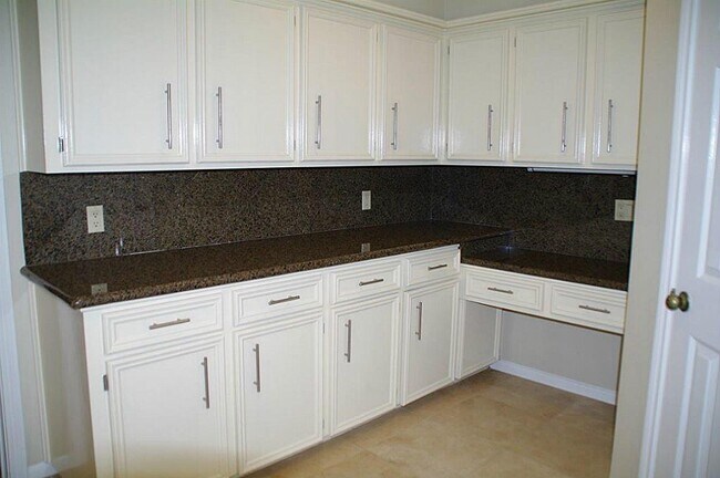 Building Photo - 14135 Sandfield Dr