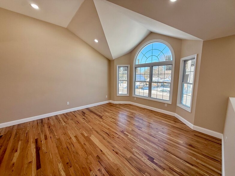 Building Photo - 230 Clark St