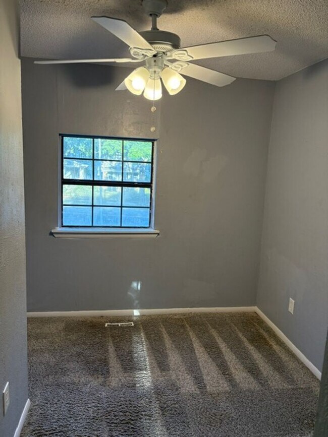 Building Photo - MOVE-IN SPECIAL!!!  $500 OFF 1ST MONTH OF RENT