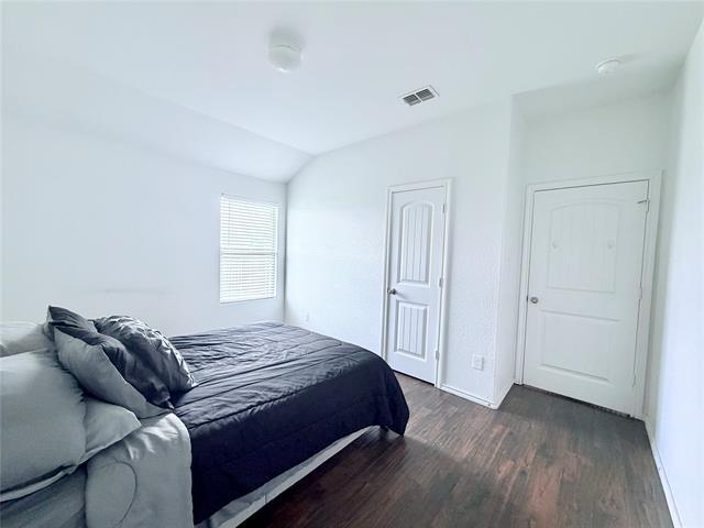 Building Photo - 520 Cantebury Park Ln
