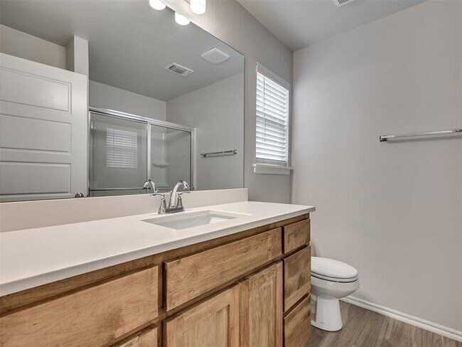 Building Photo - 417 Pergola St