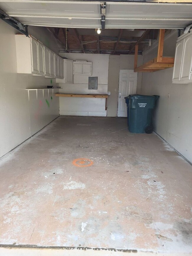 Building Photo - Hillview Duplex