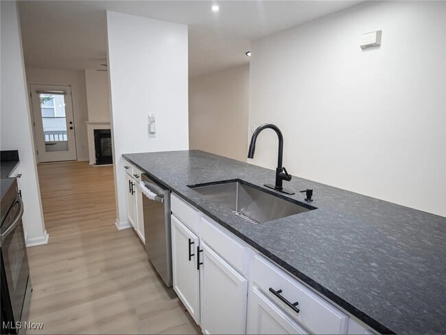 Building Photo - 2198 Noble Rd