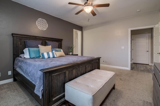 Building Photo - Red Mountain Jewel!  WITH SOLAR PANELS!!