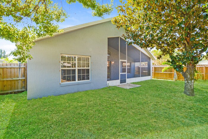 Building Photo - 2041 Donegan Pl