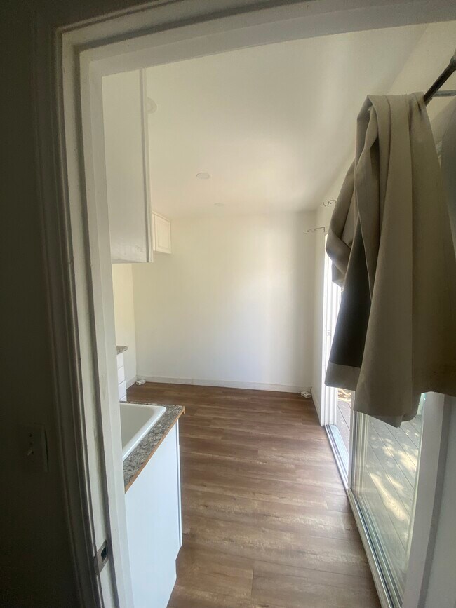 Building Photo - 1851 Magnolia Ave