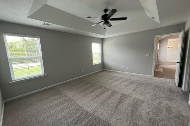 Building Photo - 886 Goodale Dr