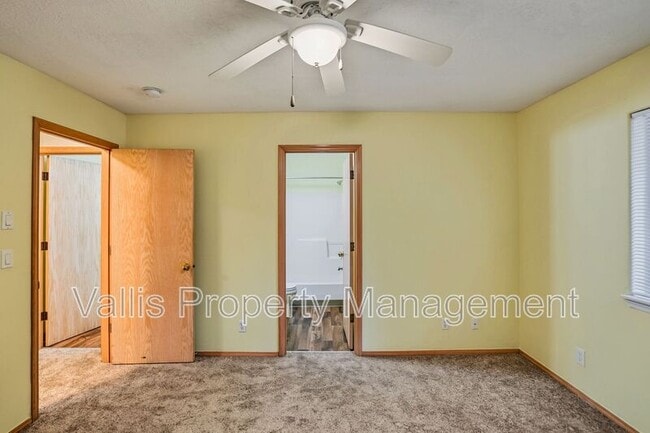 Building Photo - 4519 Gracie Ln N