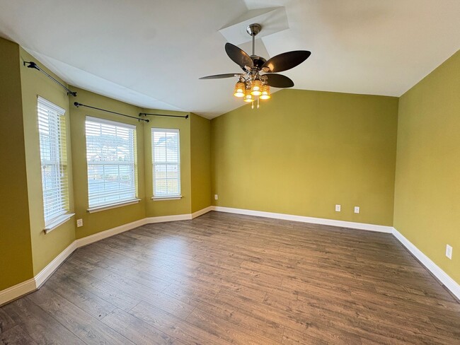 Building Photo - MOVE IN SPECIAL: 2 Bedroom, 2.5 Bathroom Townhouse in Greensboro!