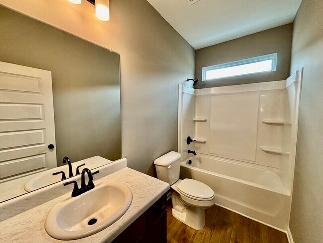 Building Photo - 401 Perth Dr