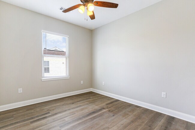 Building Photo - 406 Community St