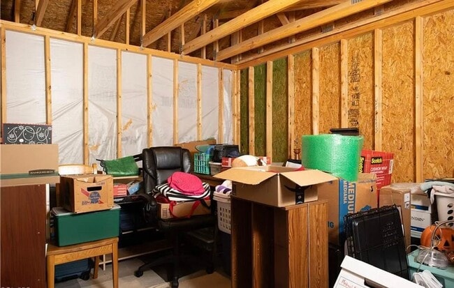 Building Photo - Beautiful 3Bed/2.5Bath Townhome located in...