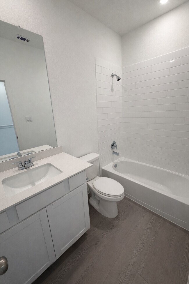 Building Photo - 2211 Salinas Dr