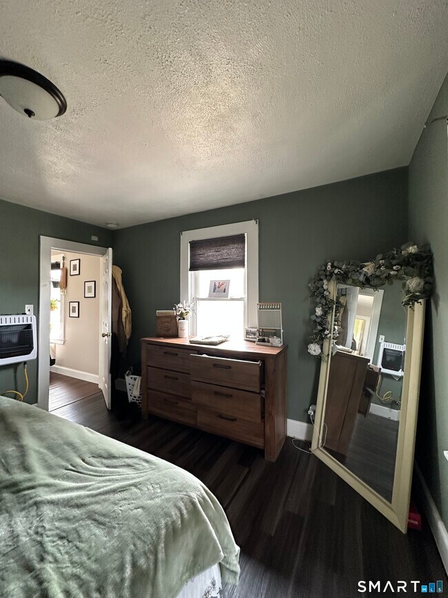 Building Photo - 383 Davis St