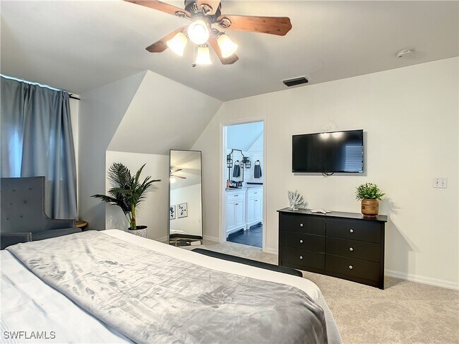 Building Photo - 207 SE 22nd St